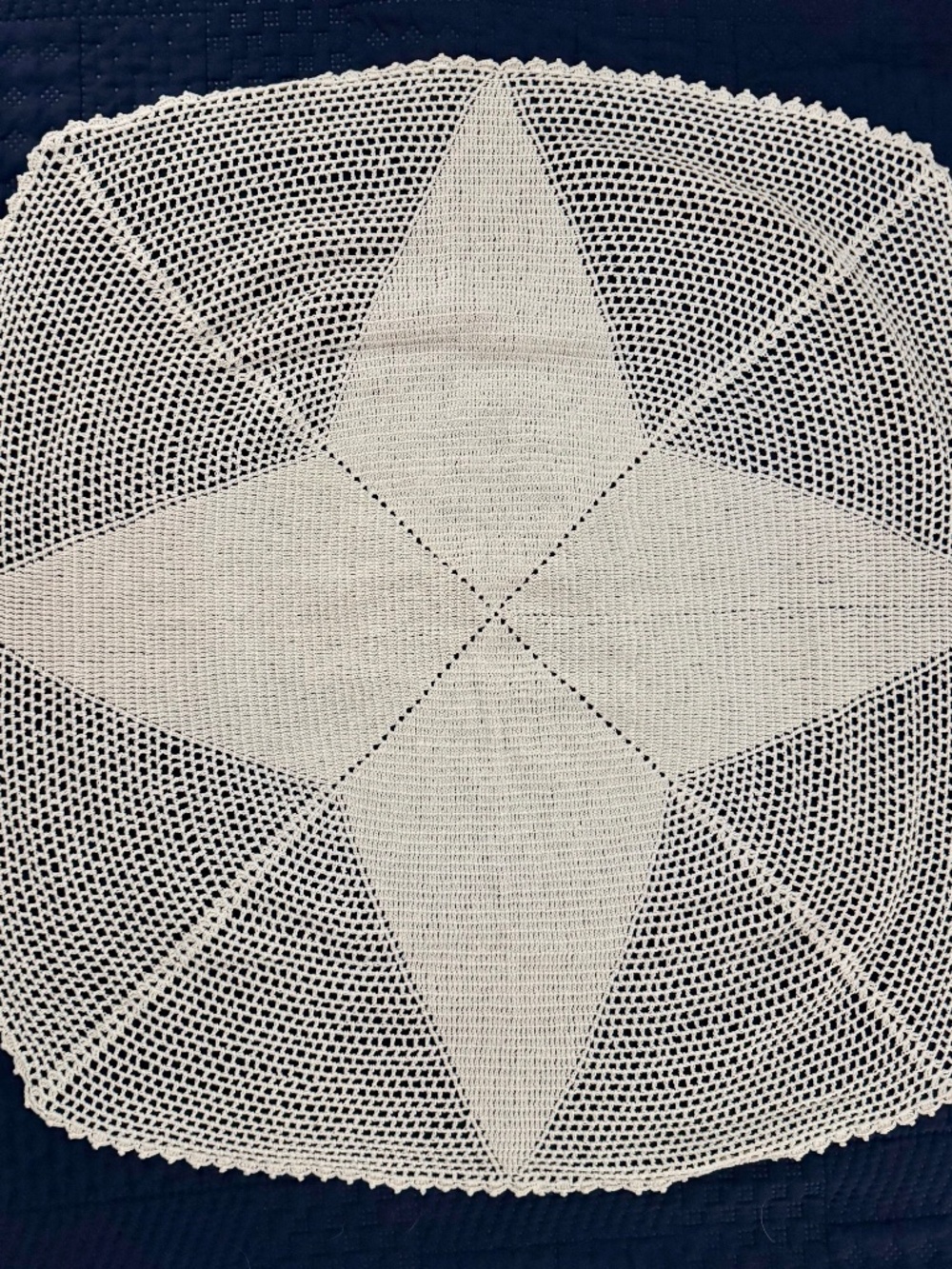 32 X 32 CROCHET VINTAGE HANDMADE DOILY SHABBY CHIC VICTORIAN COTTAGECORE